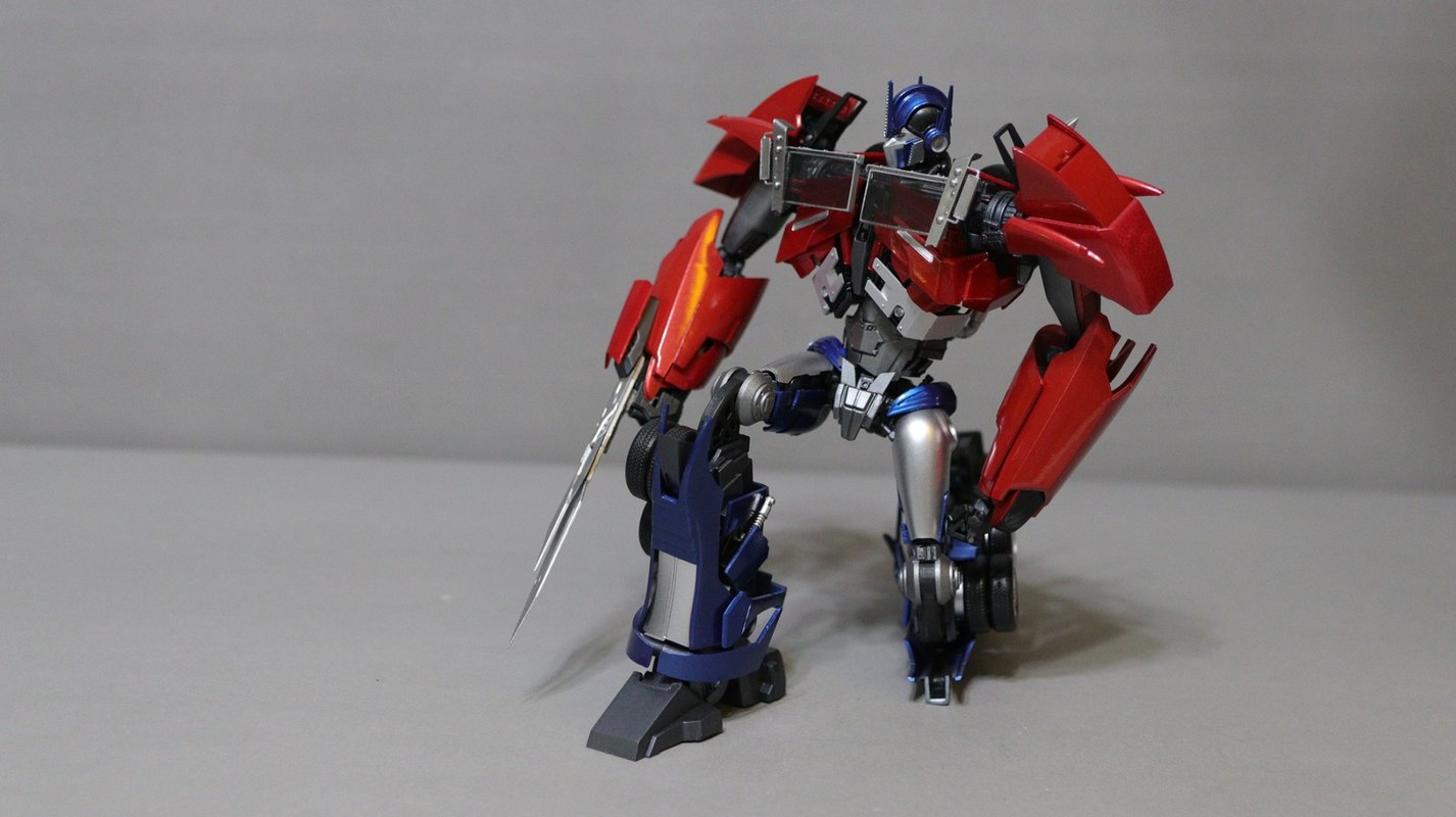 Iron Warrior IW-05 Pioneer Unofficial Optimus Prime In-Hand